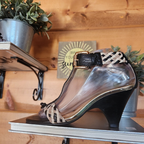 Michael Kors 🌻 Black Tan Leather Cone Heels Sandals Braided T Strap Thong 6.5 M - Picture 8 of 12
